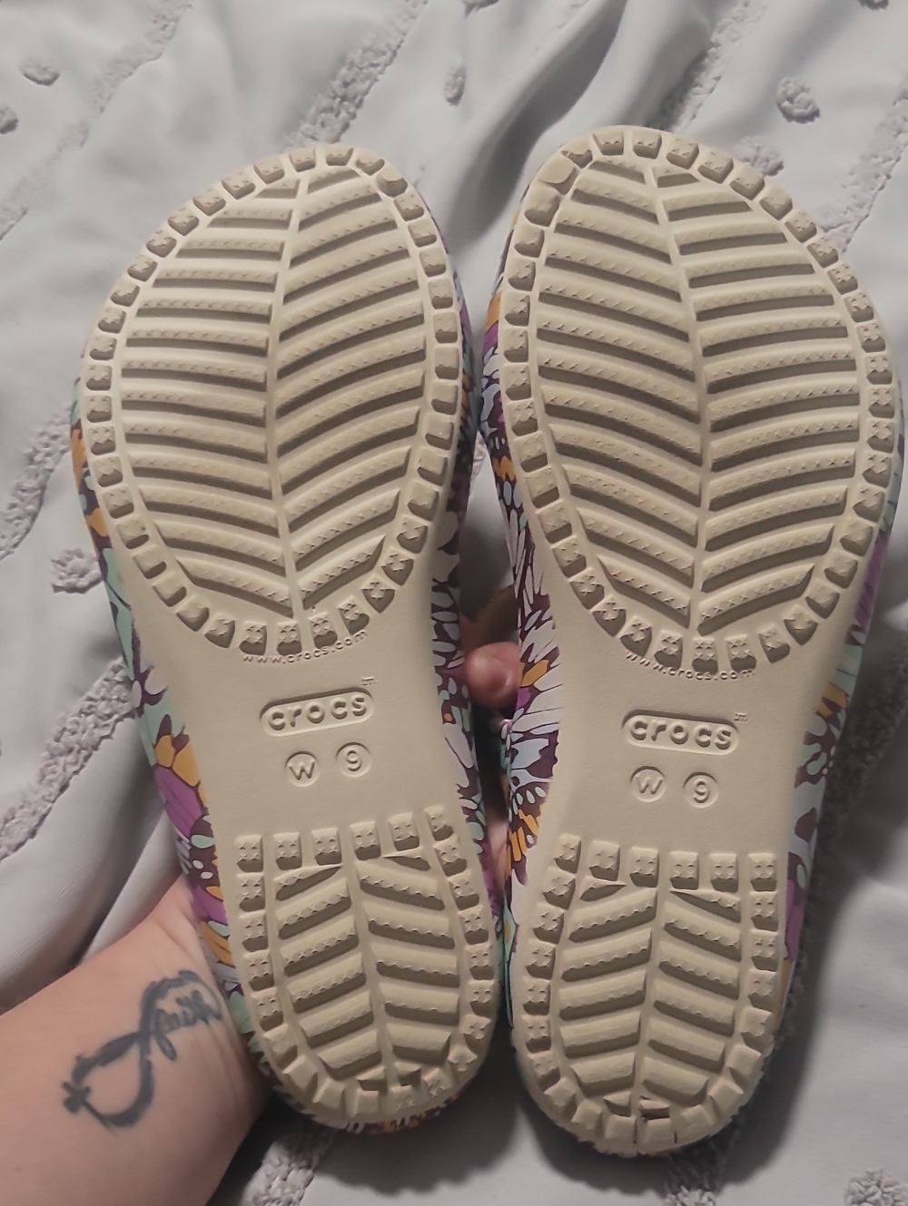 Crocs Women's Kadee II Butterfly Graphic Strappy Sandals like brand new 9 - Picture 5 of 5